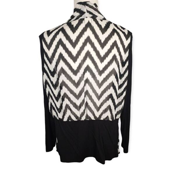 CHRISTOPHER & BANKS BLACK & WHITE CHEVERON PRINT CARDIGAN SZ.S EUC - Picture 3 of 6